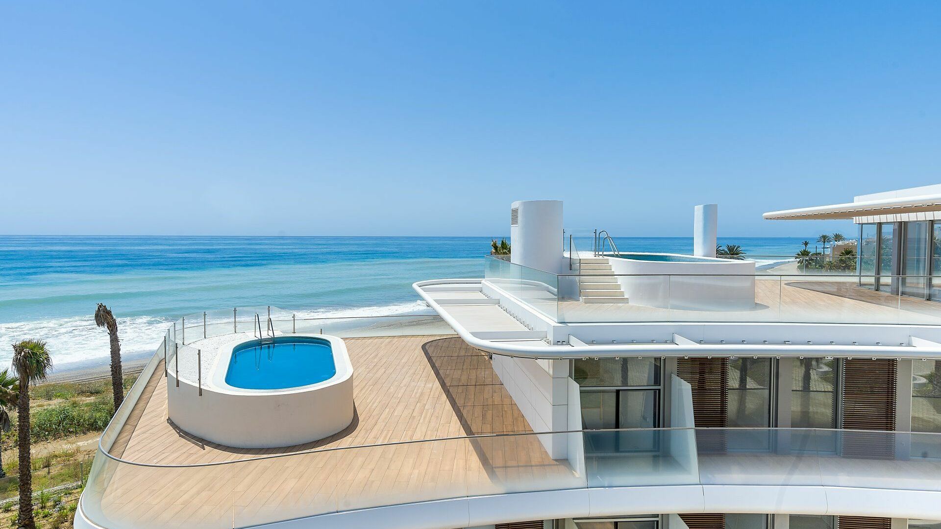 Exclusive apartments and villas by the sea in Estepona