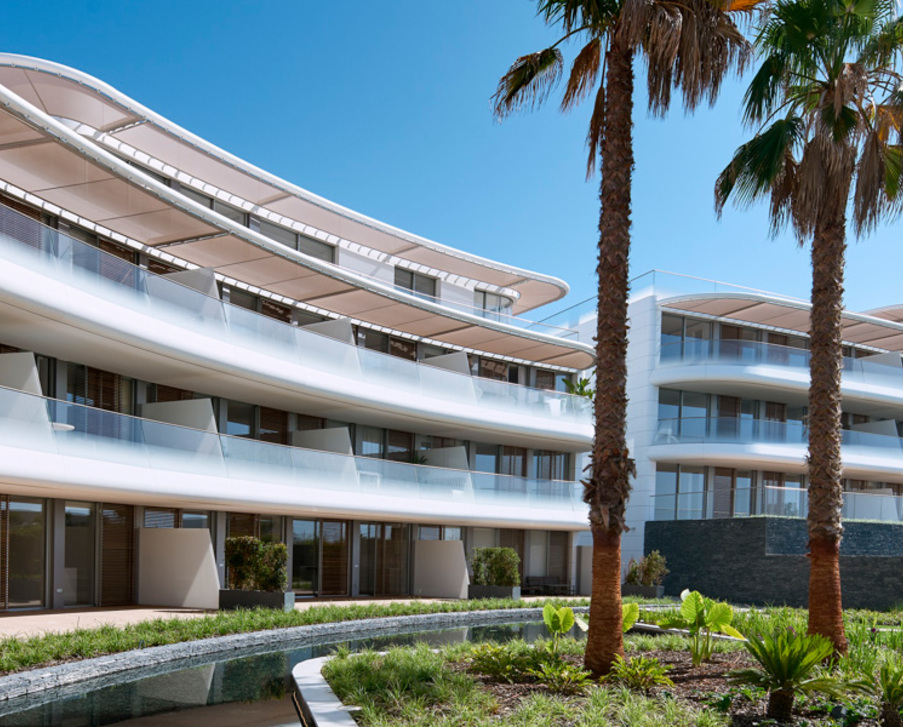 Exclusive apartments and villas by the sea in Estepona