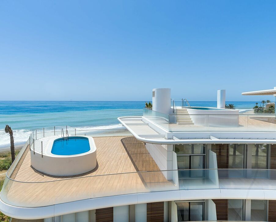 Exclusive apartments and villas by the sea in Estepona