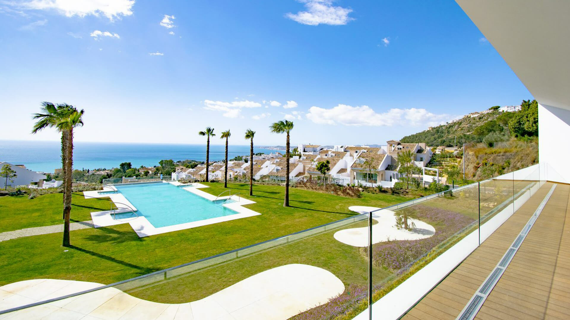 Townhouses with a unique view over Benalmádena