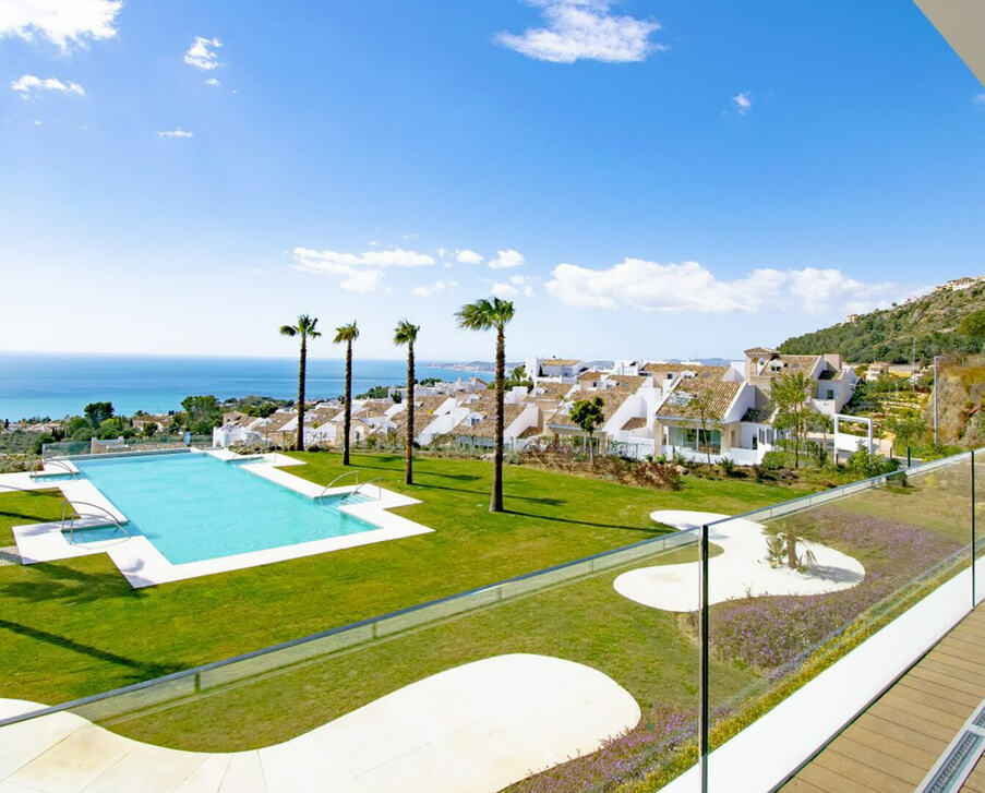 Townhouses with a unique view over Benalmádena