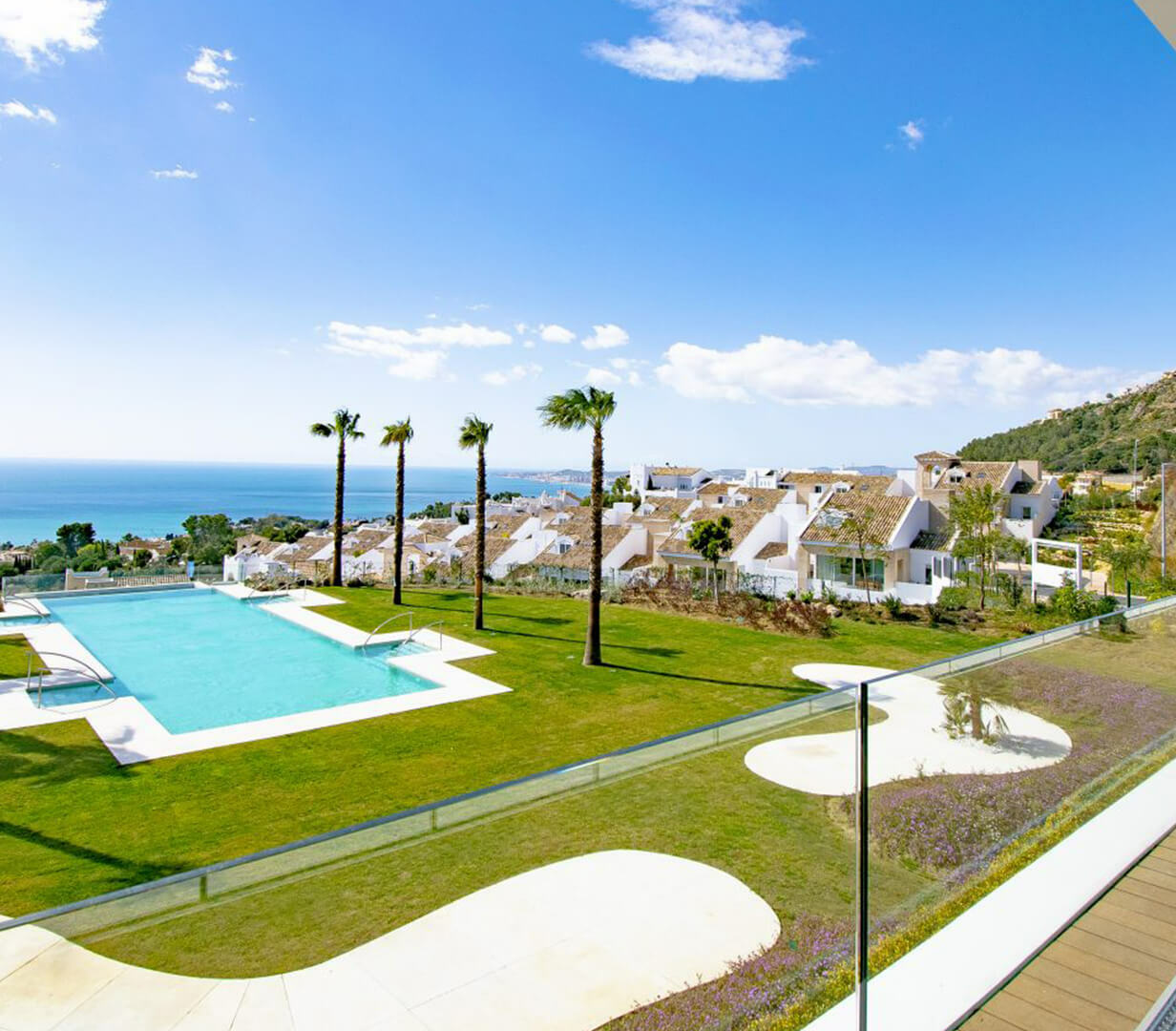 Townhouses with a unique view over Benalmádena