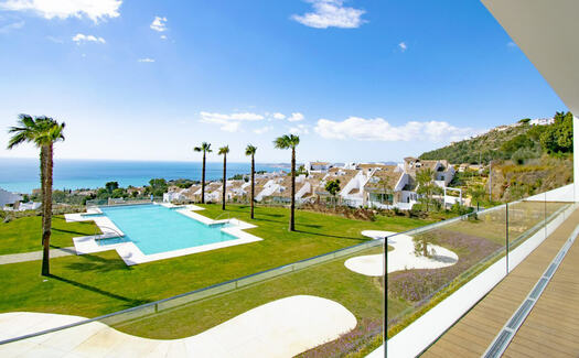 Townhouses with a unique view over Benalmádena