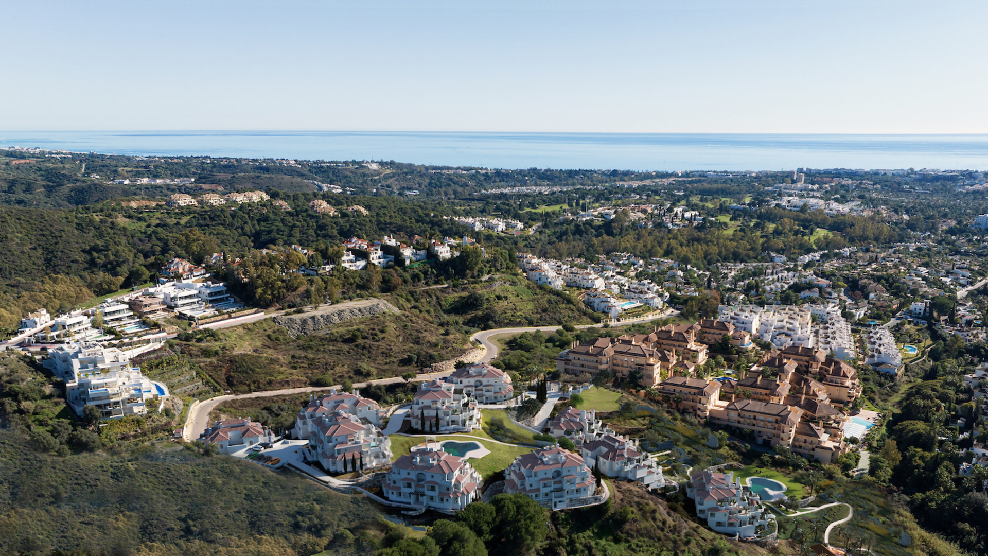 Byty v prestižní oblasti Nueva Andalucía s výhledem na moře
