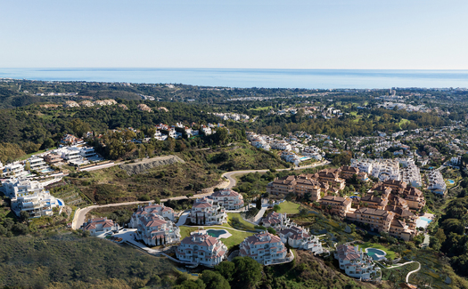 Apartments in the prestigious area of Nueva Andalucía with sea views